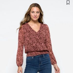 Nine Britton women’s blouse, size small. Tie-back detailing and cinched bottom.